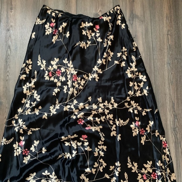 Skirt - Picture 4 of 7